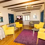 In Old Town Center With Sea View And Parking شقة *