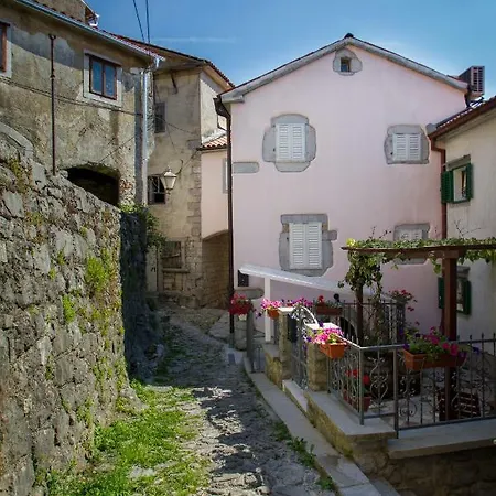 Apartman Apartments Villa Kastav In Old Town Center With Sea View And Parking