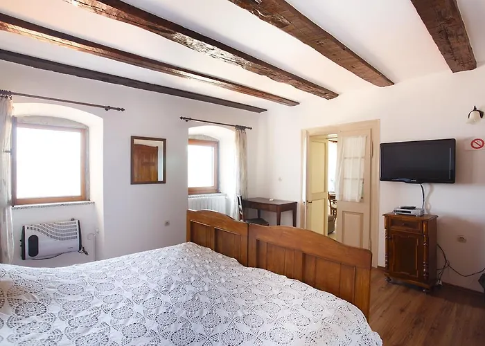 Apartament In Old Town Center With Sea View And Parking