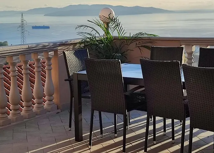 Apartament In Old Town Center With Sea View And Parking