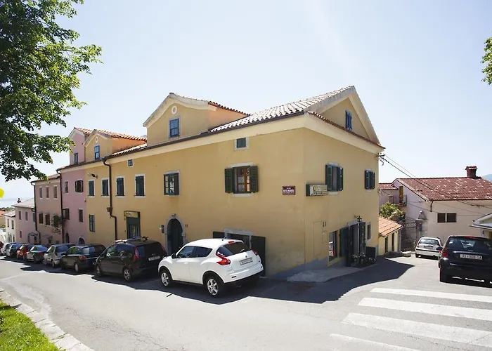 Apartament In Old Town Center With Sea View And Parking *
