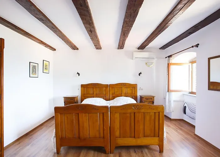 In Old Town Center With Sea View And Parking Apartament Kastav