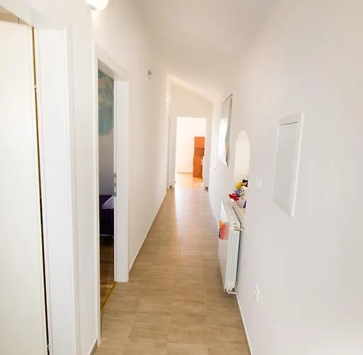 In Old Town Center With Sea View And Parking Apartament