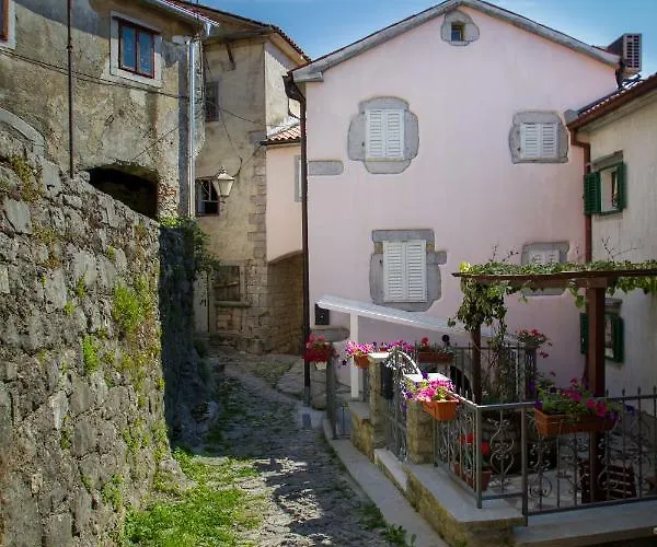 Apartament In Old Town Center With Sea View And Parking
