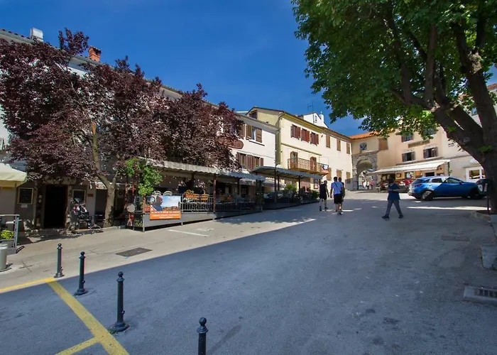 In Old Town Center With Sea View And Parking