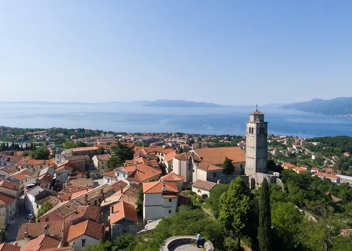 Apartament In Old Town Center With Sea View And Parking