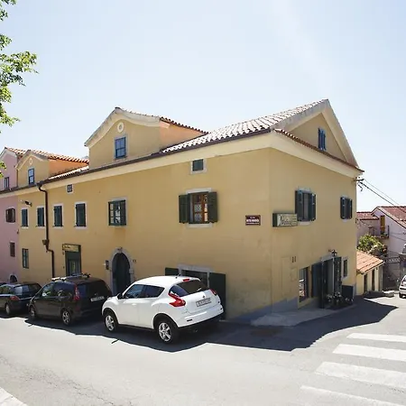Apartman In Old Town Center With Sea View And Parking *